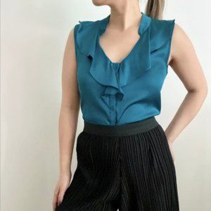 Le Chateau sleeveless button up work top